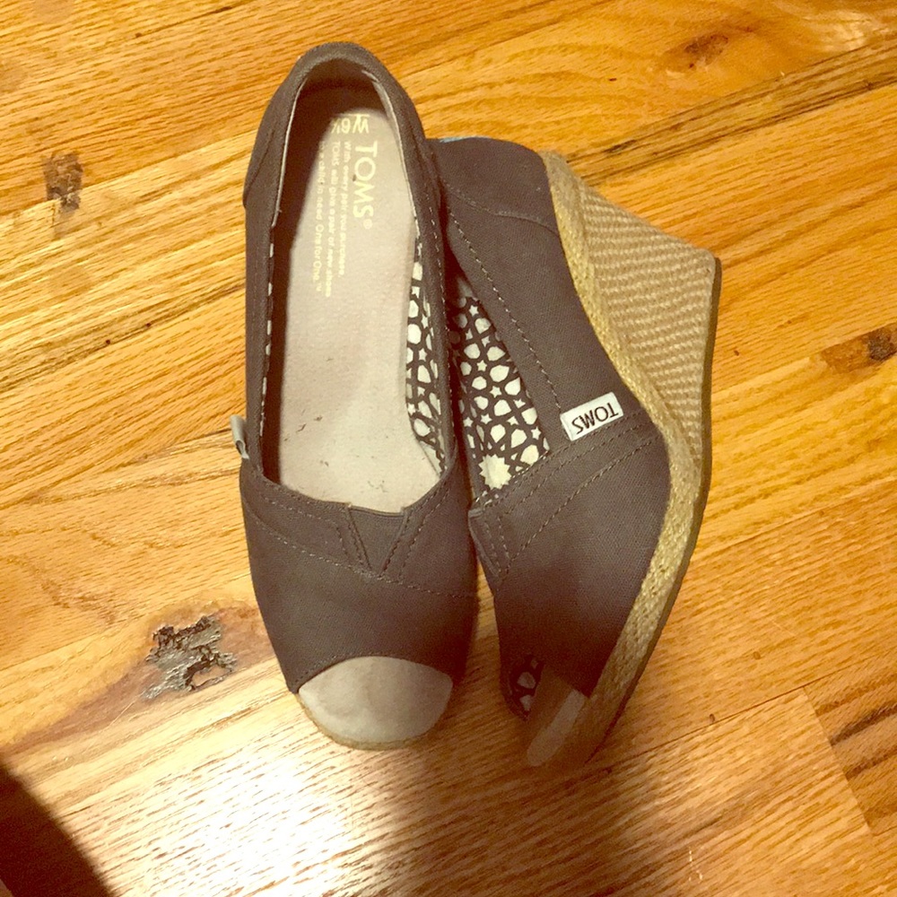Toms 61/2 wedges